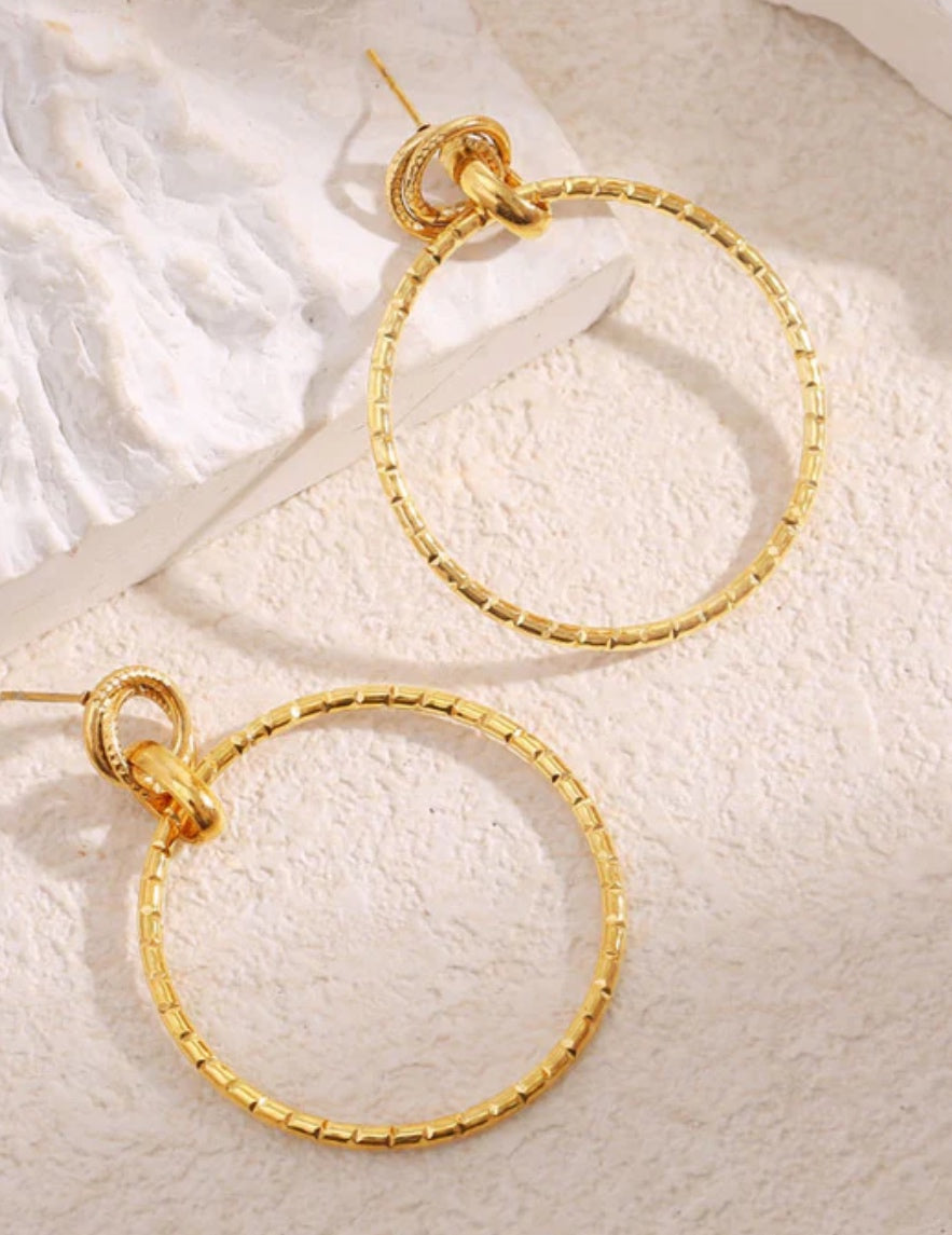 ✨ Boucles Soleil Doré – Élégance Minimaliste & Lumineuse ✨
