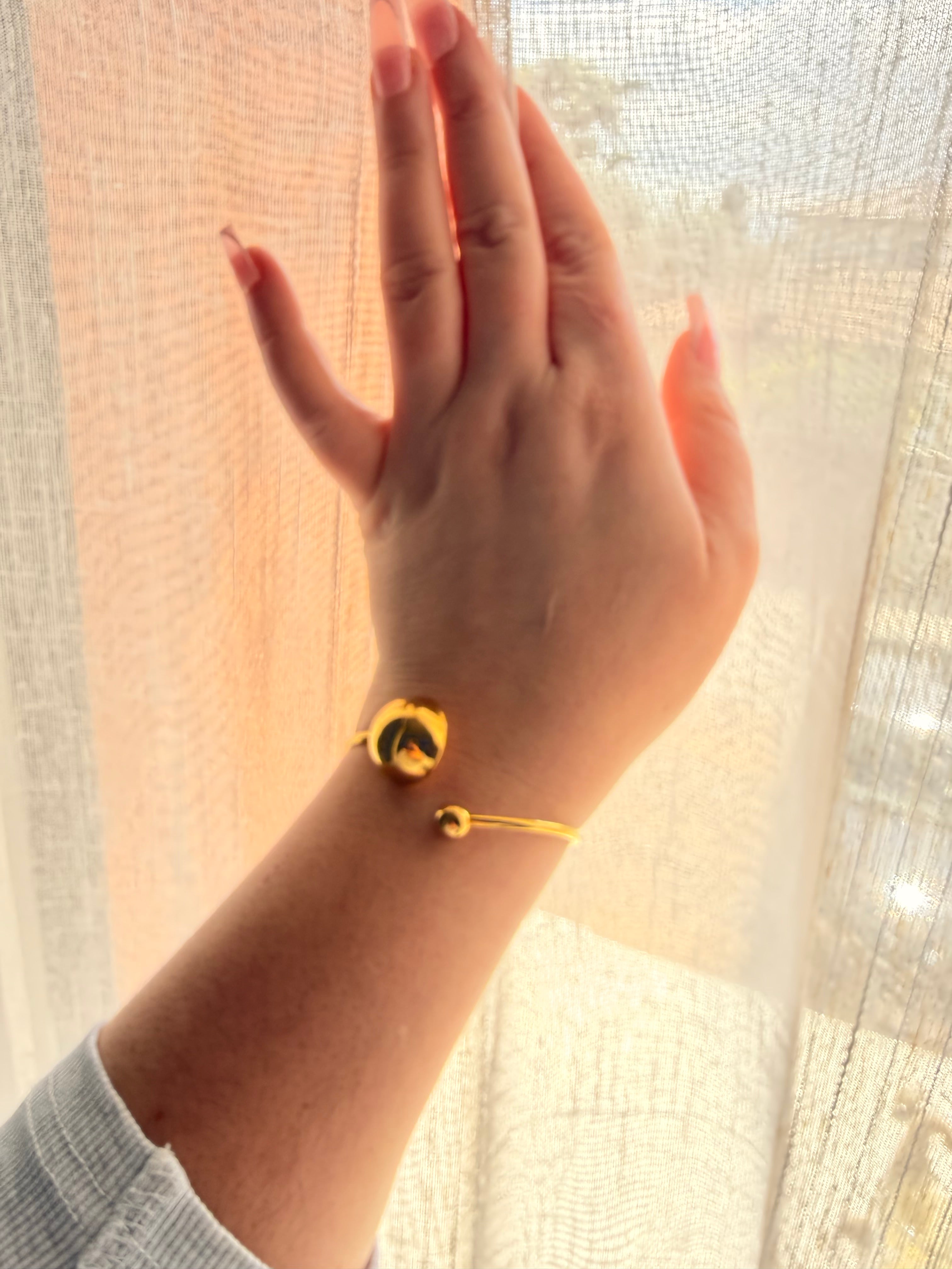 🤍 Bracelet Aura Dorée – Élégance Minimaliste 🤍