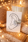 ✨ Ear cuff argenté torsadé – Élégance moderne✨